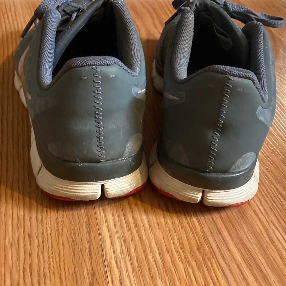 Nike Tennis Shoes - Picture 6 of 11
